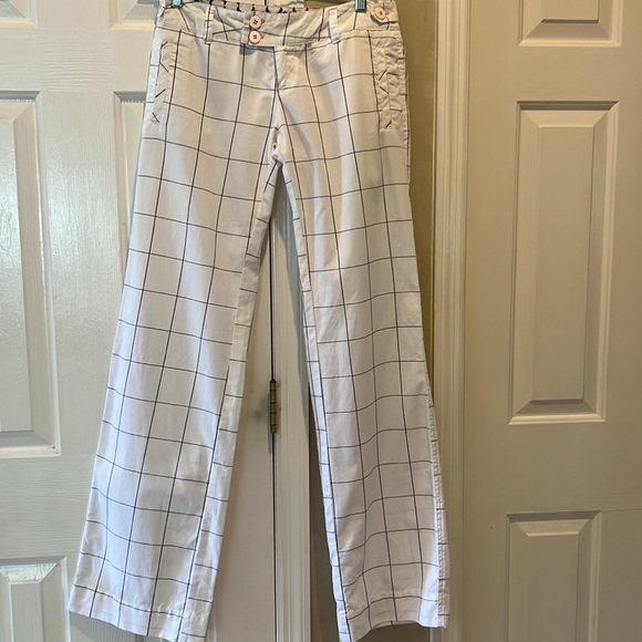 Hurley White pants with thin black squares. - Picture 2 of 10